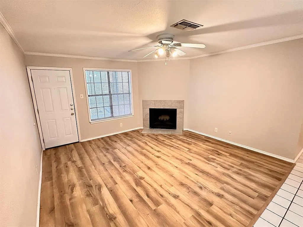 2 bed, 2.0 bath, 977 sqft, $1,995 — Photo 3