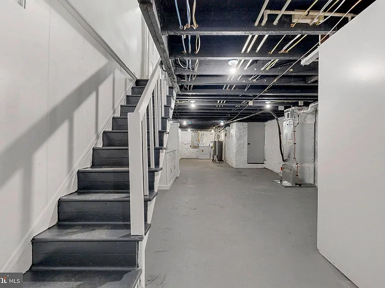 2320 W Lexington St — Photo 28