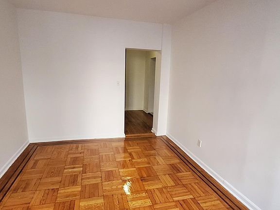 5th image of 308 E 209th St #Bb