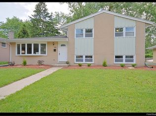 730 N Stratford Rd, Arlington Heights, IL 60004