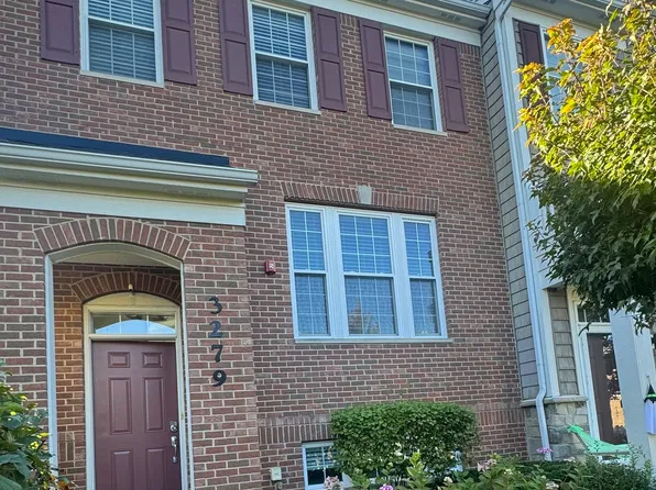 3279 Coral Ln, Glenview, IL 60026