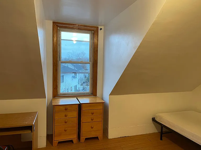 24 Browns Ave #5 — Photo 4