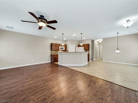5th image of 10613 Petricola St Unit 103
