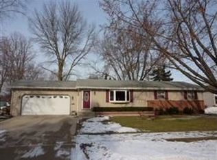 1905 Roxbury Rd, Janesville, WI 53545