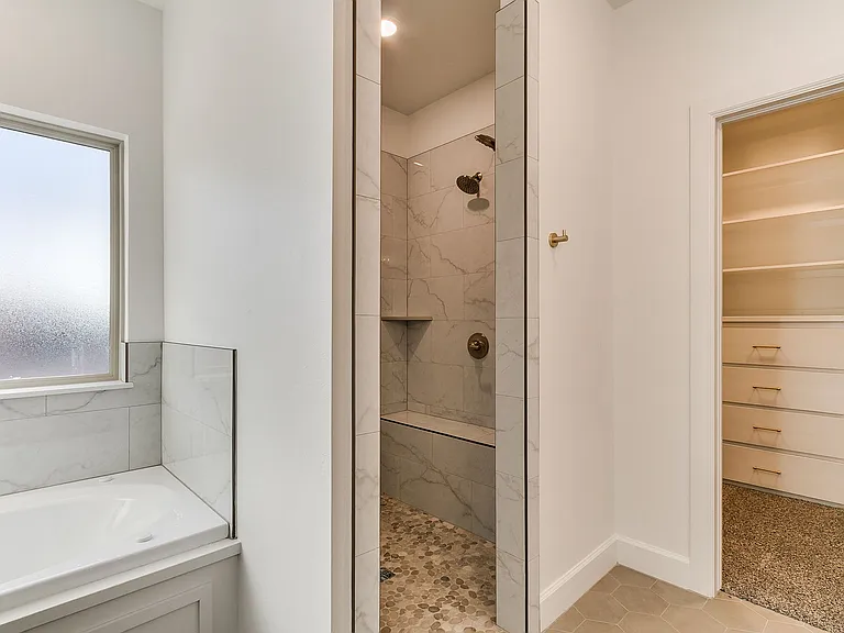 1901 Hollow Crest Ct — Photo 41