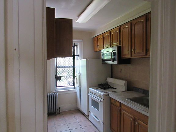 4th image of 13415 Liberty Ave