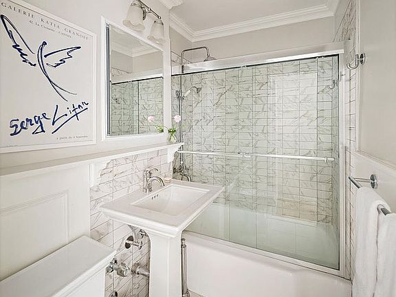 5th image of 39 Gramercy Park N APT 17A