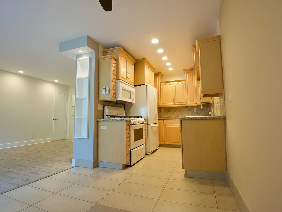 1436 Barry Ave #3
