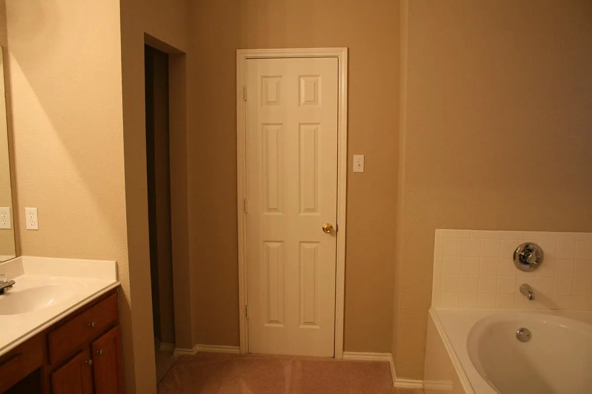 3 bed, 1803 sqft, $2,100 — Photo 4