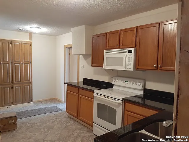 1114 S Loop 1604 E — Photo 6