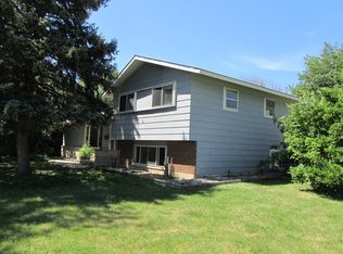 242 Shadywood Ln, Elk Grove Village, IL 60007