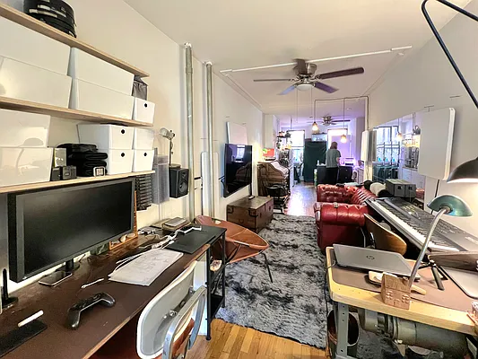 Rented by AZ REALTY NYC LLC | media 9