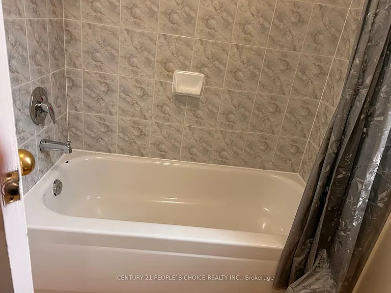 6885 Tassel Cres — Photo 16