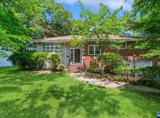 21 Greentree Ter, Tenafly, NJ 07670