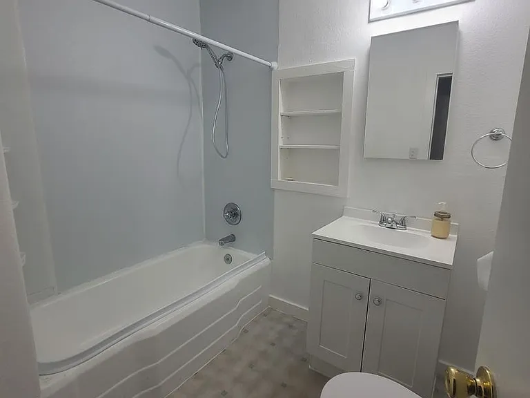 372 SW Donald St — Photo 6