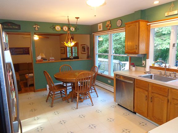 large eat in kitchen w views