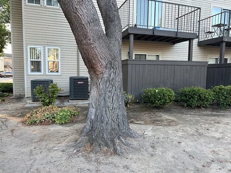 Carmel Woods Apartments — Photo 28