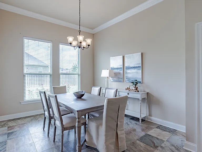 523 Kensley Ave — Photo 12
