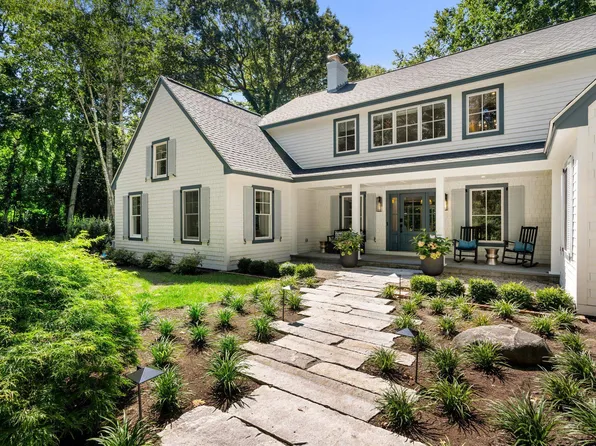 14 Chapel Rd, North Hampton, NH 03862