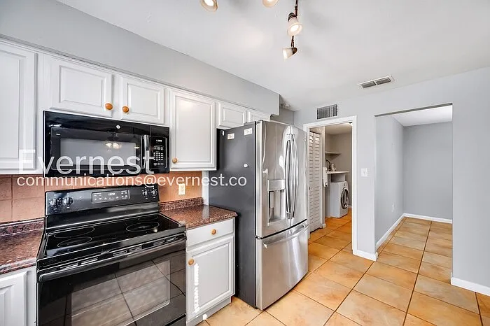 502 El Camino Real S — Photo 5