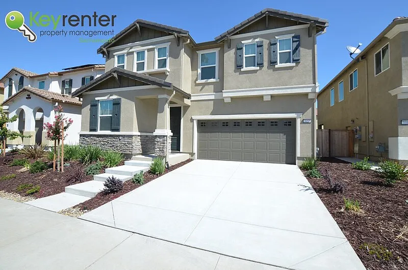 4 bed, 3.0 bath, 2487 sqft, $3,200 — Photo 2