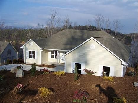 1st image of 18 Pier Dr