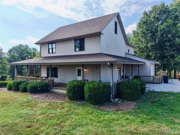 17267 Wolf Dr, New London, MO 63459