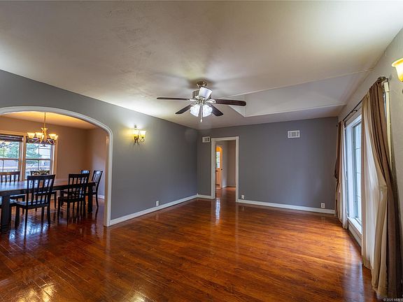 5th image of 525 E Seneca Ave