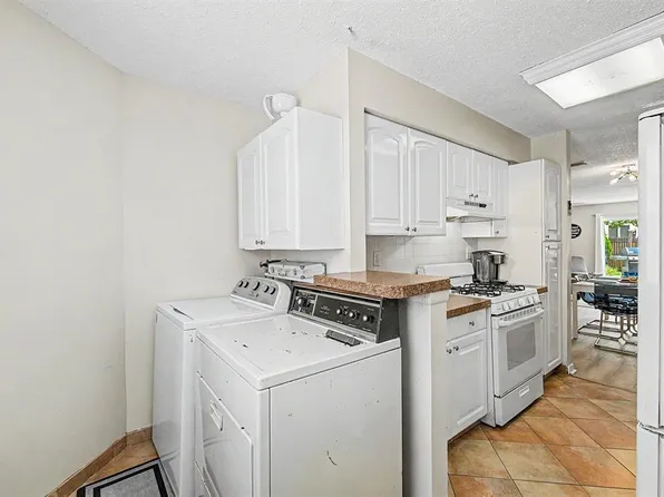 423 Berkshire Dr, Ventnor City, NJ 08406