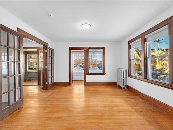 5th image of 55 Louis St