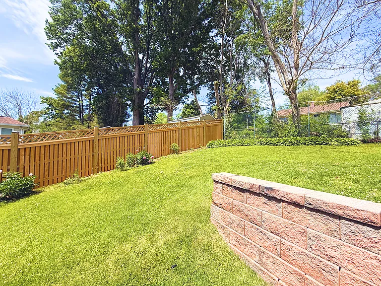 12915 Grenoble Dr — Photo 21