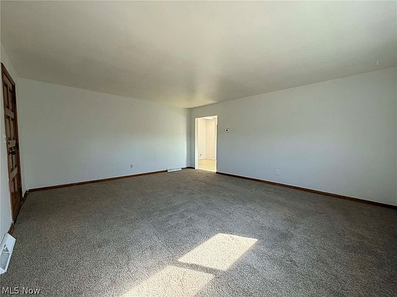 5th image of 574 Brighton Blvd