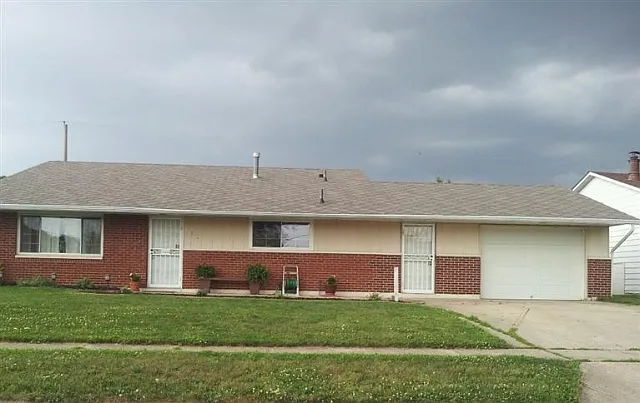 415 Falcon Dr photo 1