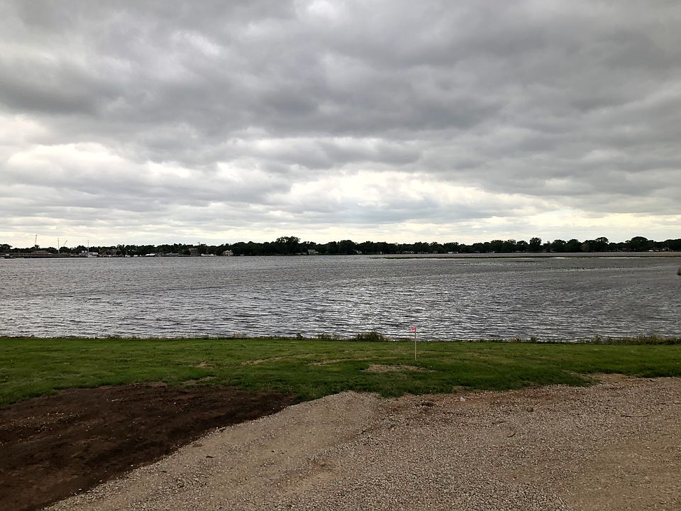 1st image of 260 Twin Harbor Dr