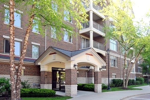 1st image of 425 Village Grn Unit 302