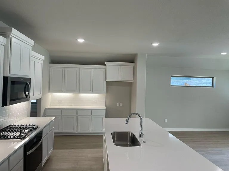 1404 Mahogany Dr — Photo 5