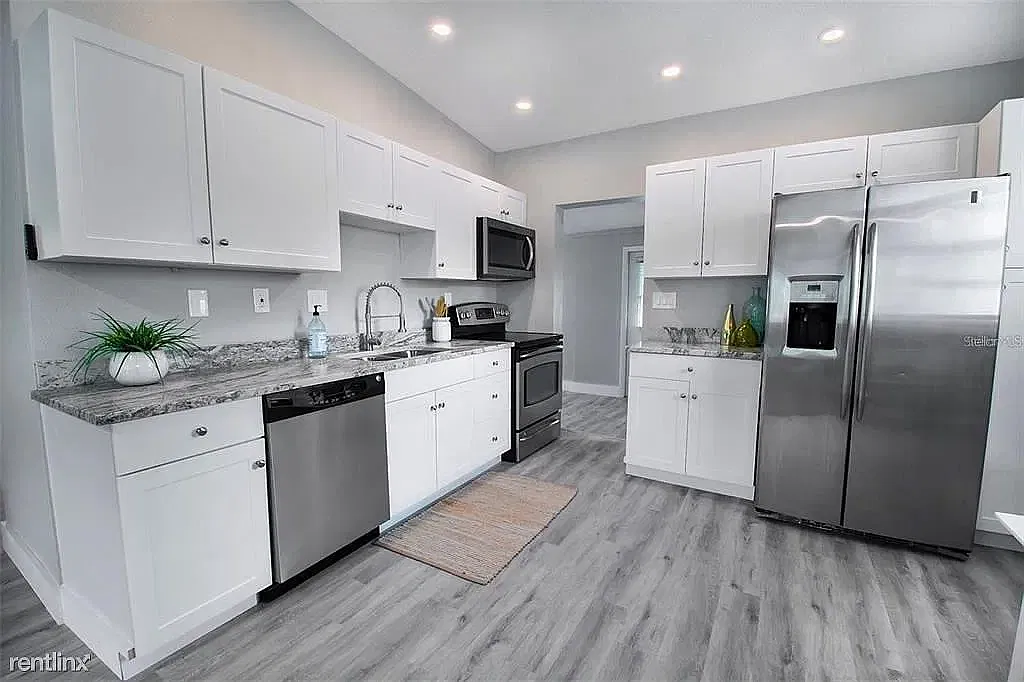 2 bed, 913 sqft, $1,800 — Photo 2