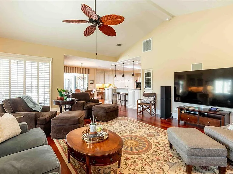 6605 Stonington Dr N — Photo 32