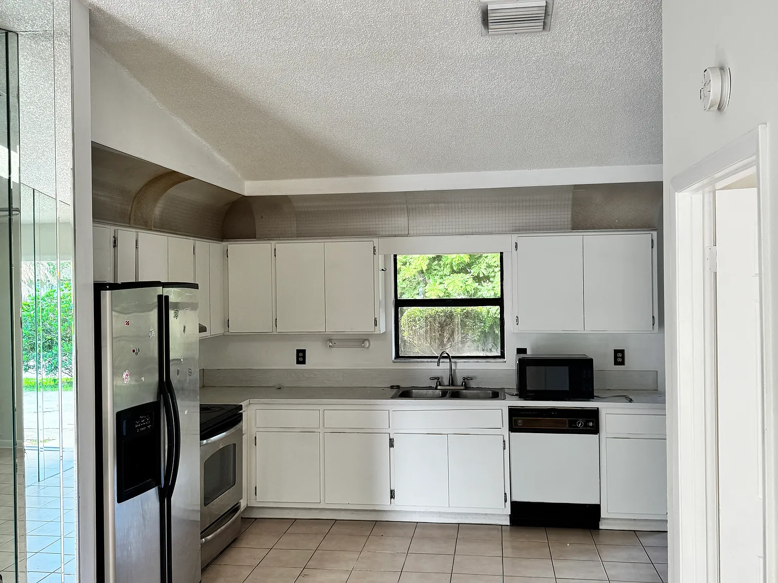 3 bed, 1274 sqft, $900 — Photo 3