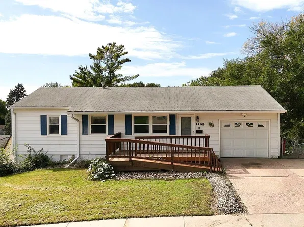 1305 S Point Dr, Sioux Falls, SD 57103