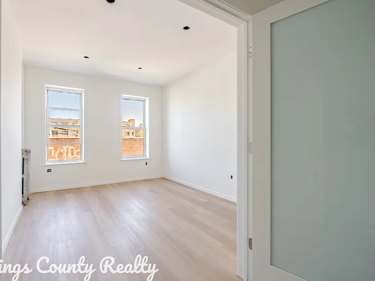94 Harrison Pl #2R — Photo 4