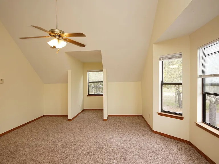 561 Bayshore Dr — Photo 23