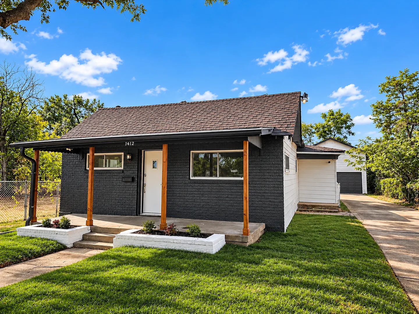 Beautifully Remodeled Home in Highland Park Addition! — Photo 2