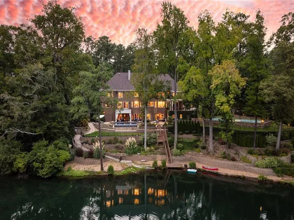 5509 Long Island Dr NW, Sandy Springs, GA 30327