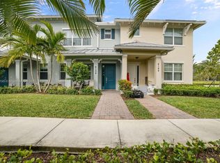 4154 Greenway Dr, Hollywood, FL 33021