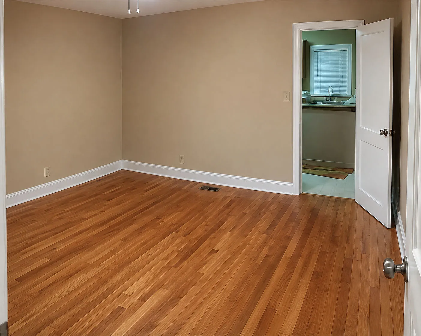 3 bed, 1000 sqft, $1,895 — Photo 2