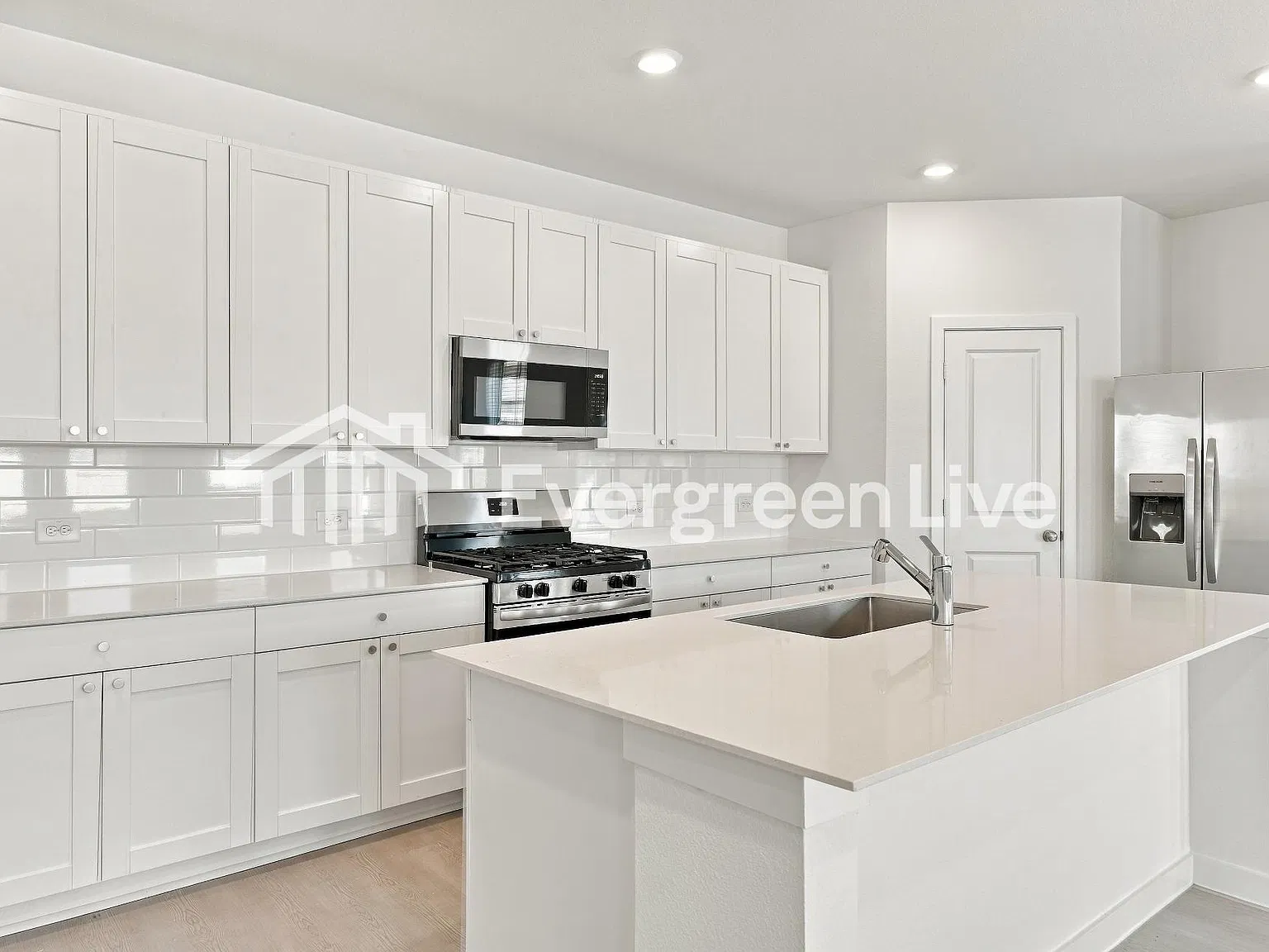 3 bed, 2.0 bath, 1970 sqft, $1,995 — Photo 3