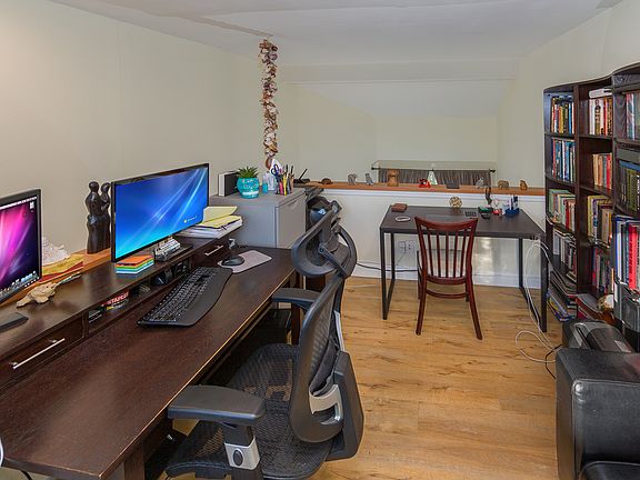 3rd image of 5530 Owensmouth Ave APT 302