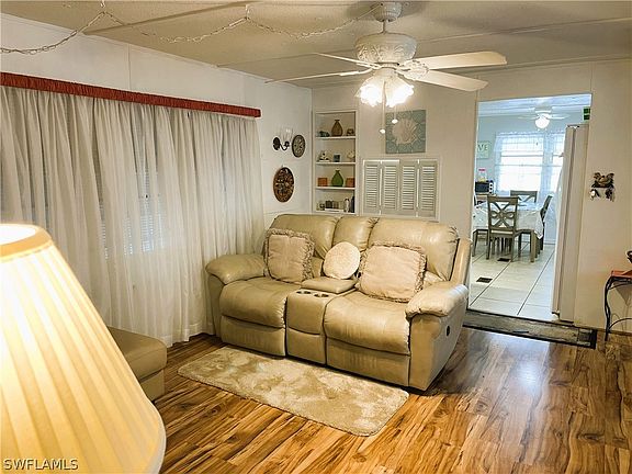 5th image of 132 Coachlight Ave