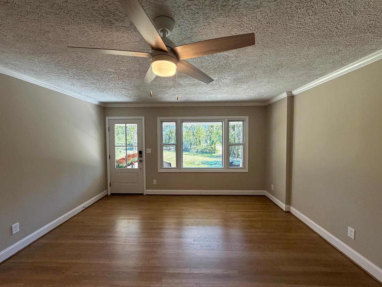 4 bed, 1958 sqft, $2,850 — Photo 4